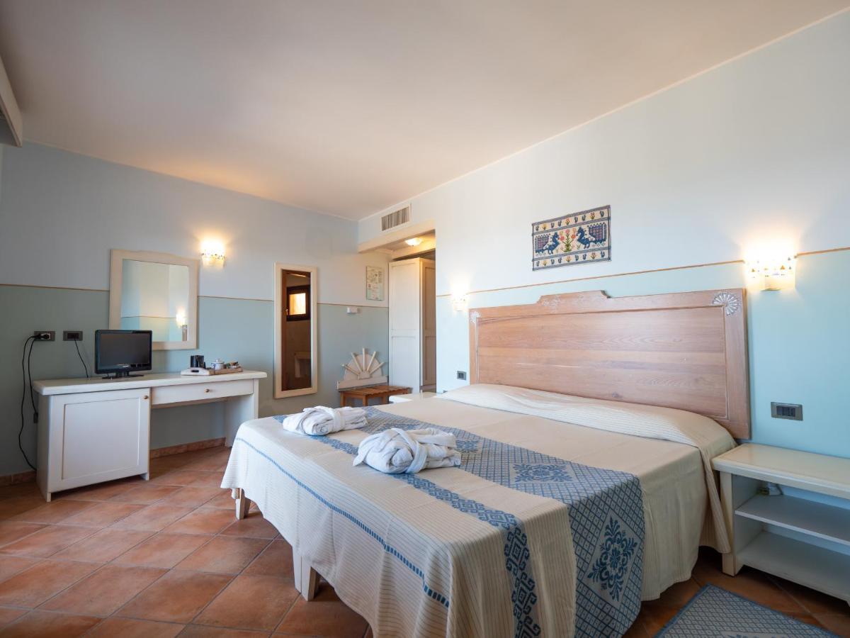 Hotel Luci Del Faro Calasetta Eksteriør bilde