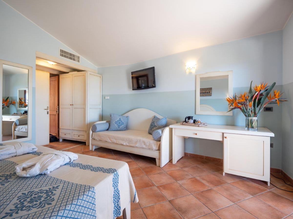 Hotel Luci Del Faro Calasetta Eksteriør bilde