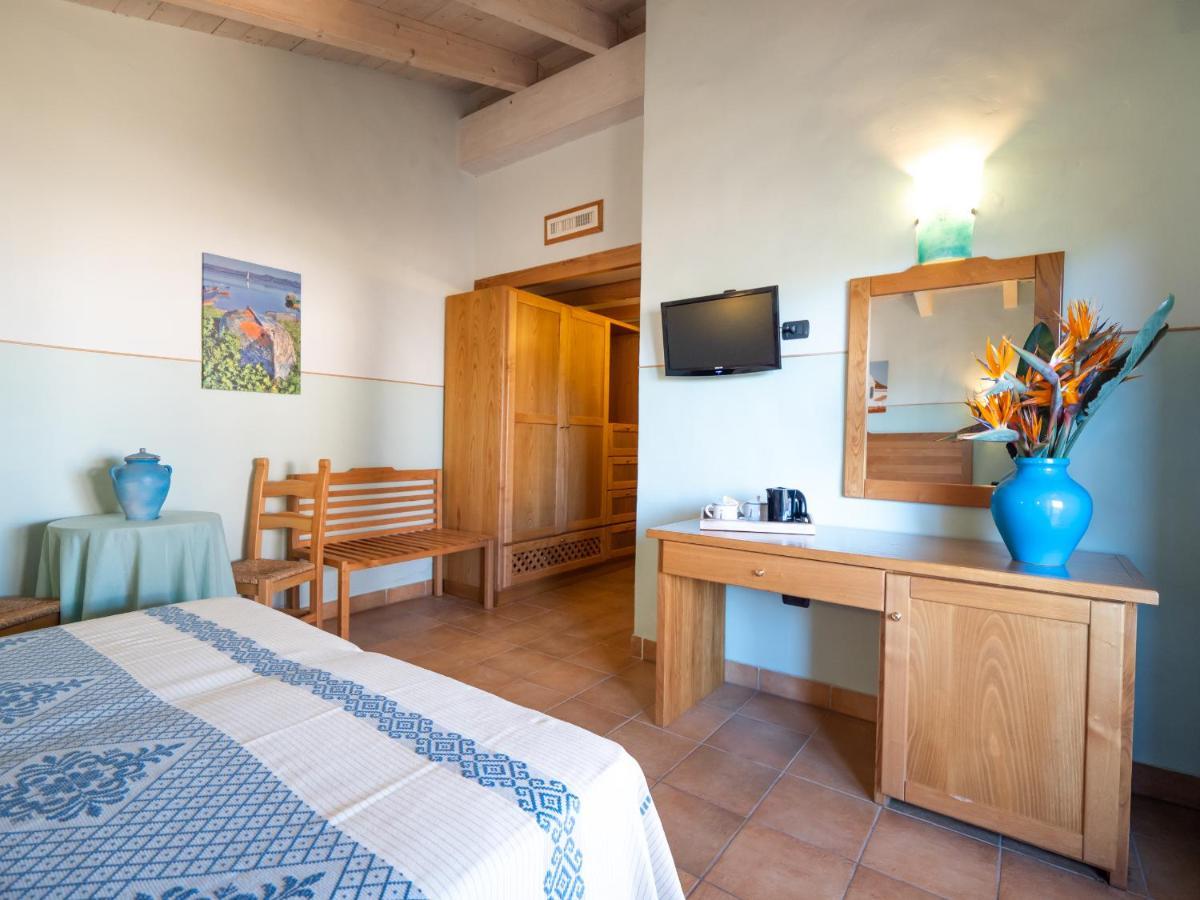 Hotel Luci Del Faro Calasetta Eksteriør bilde