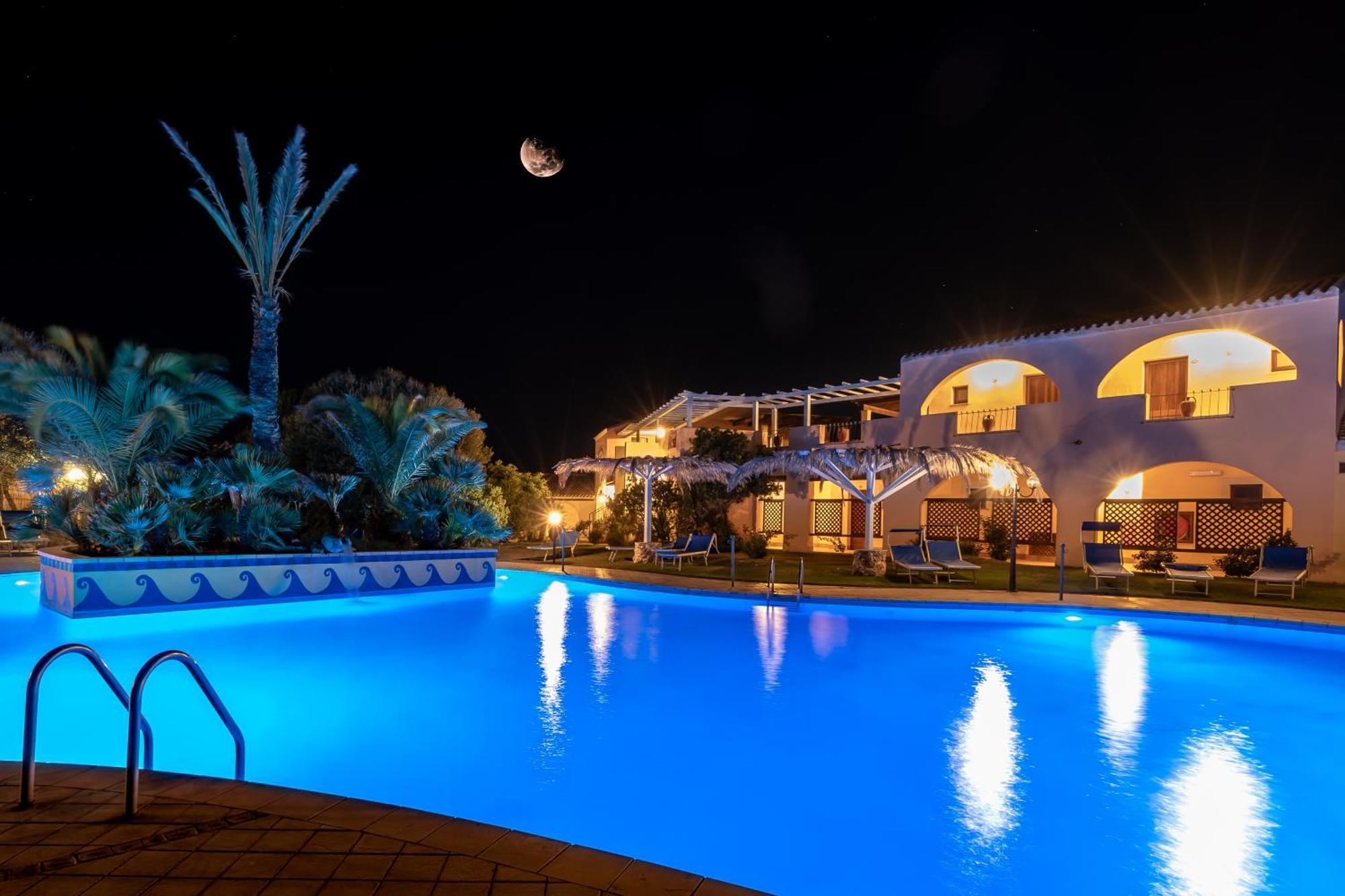Hotel Luci Del Faro Calasetta Eksteriør bilde