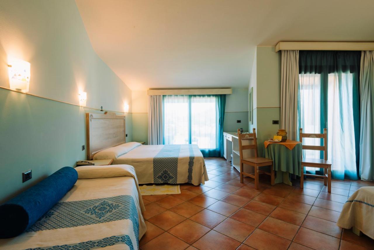 Hotel Luci Del Faro Calasetta Eksteriør bilde