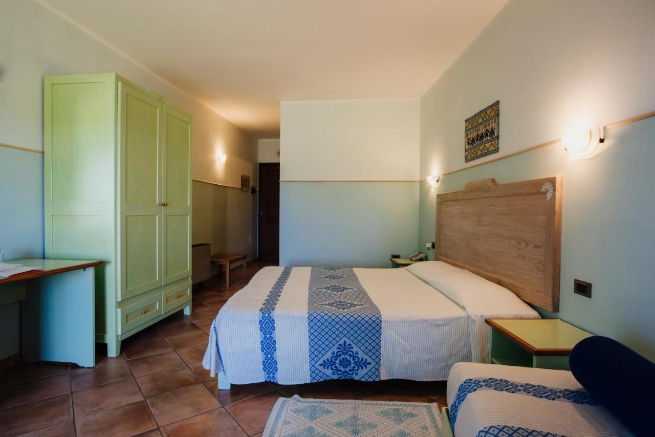 Hotel Luci Del Faro Calasetta Eksteriør bilde